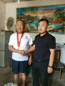 光荣在党50年——致敬纪念章背后的故事