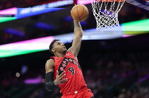 英格拉姆：最让我惊讶的队友是巴雷特 我原本以为他只投篮