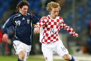 两位金球先生👀2006年魔笛国家队首秀，同场梅西攻入国家队首球