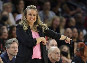 WNBA版科尔！哈蒙执教王牌四年 带队三夺WNBA总冠军！