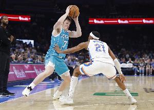 下半场有所发挥但三分铁了！克尼佩尔11中5三分5中1 拿下12分4板