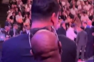 受害者+1！博主吐槽：当你花2千＄看中国赛 发现坐你前面的是姚明