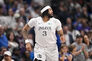 眉问题！安东尼-戴维斯14中8砍下全场最高25分 外加6板2助2断2帽