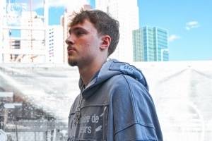 独行侠官推晒登机帅照：浓眉、克莱、弗拉格、拉塞尔齐上镜