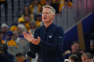 科尔：我认为每个人都应该是约基奇的球迷 也许门面要求美国人？