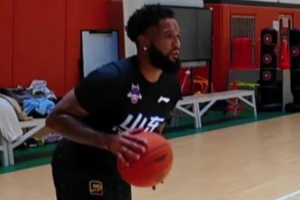 开练了！山东男篮官方社媒晒视频：鲍威尔的“合练”第一课