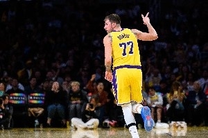 开季连续两场40+有多难？一共4人做到 077比肩浓眉MJ 大帅连抡7场