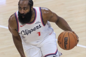 如何看待球队首发？哈登：天赋异禀 我们能制造各种错位优势