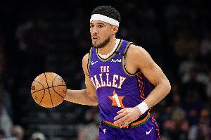 稳定输出！布克16投10中&罚球9中9空砍31分3板7助 得分全场最高