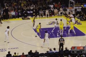 杨瀚森背打转身进篮下 强攻造成艾顿犯规 两罚一中！