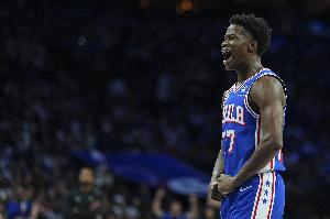 埃奇库姆：恩比德有时间限制仍能砍25分 若他完全恢复我们能夺冠